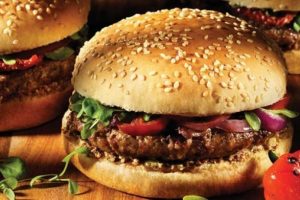 10 TL'lik hamburgeri 1 TL'ye yiyeceklerdi kabusu yaşadı