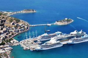 Kruvaziyer gemilerin y&uuml;zde 41'i Kuşadası'na demirledi