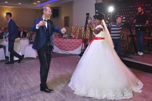 Etiyopyalı geline T&uuml;rk usul&uuml; d&uuml;ğ&uuml;n