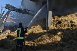 Binanın bodrum katında &ccedil;ıkan yangın korkuttu