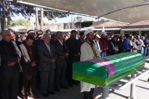 Yurt odasında &ouml;l&uuml; bulunan &uuml;niversiteli kız, toprağa verildi