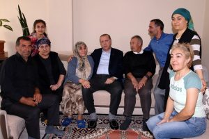 Cumhurbaşkanı Erdoğan'dan &ccedil;ay ziyareti