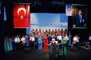 Bursa Nil&uuml;fer Kadın Korosu'ndan "nostalji r&uuml;zgarı"
