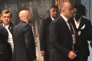 Gomis ve Belhanda Fenerbah&ccedil;e soyunma odasında