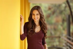 Jessica May emin adımlarla ilerliyor!