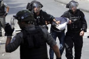 İsrail polisi Doğu Kud&uuml;s'te 51 Filistinliyi g&ouml;zaltına aldı