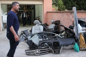 Tamire g&ouml;nderilen otomobil par&ccedil;alanmış halde bulundu
