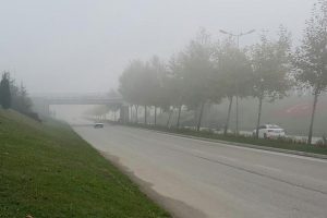 Bolu, D&uuml;zce ve Sakarya'da sis trafiği olumsuz etkiledi