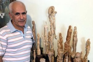 Ağa&ccedil; par&ccedil;alarını 14 yıldır sanat i&ccedil;in topluyor