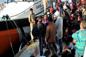 İzmir'de 113 ka&ccedil;ak g&ouml;&ccedil;men yakalandı