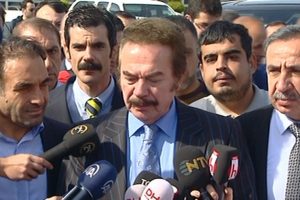 Orhan Gencebay Deniz Baykal'ı ziyaret etti