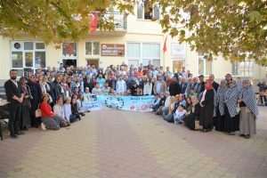 81 ilden gelen 81 gen&ccedil; Bursa'da Hamidiye K&ouml;y&uuml;'n&uuml; ziyaret etti