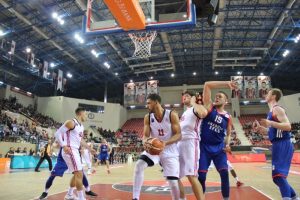 &Ccedil;ekişmeli ge&ccedil;en karşılaşmanın galibi Anadolu Efes