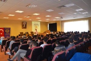 Bursa Gemlik Lions'dan &ouml;ğrencilere kişisel gelişim seminerleri