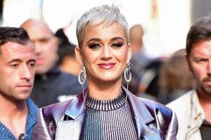 Katy Perry yeni evine taşınmak i&ccedil;in Papa'dan onay bekliyor