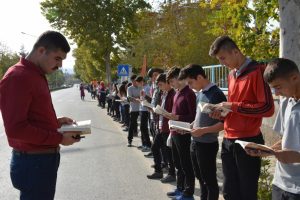 4 bin 200 &ouml;ğrenci ile okuma zinciri