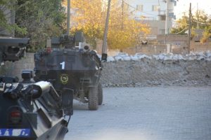 12 k&ouml;yde sokağa &ccedil;ıkma yasağı