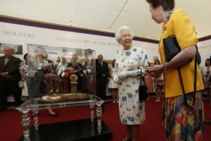 Krali&ccedil;e Elizabeth atlardan 30 yılda 7 milyon sterlin kazandı