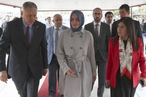 Bakan Kaya Baykal'ın sağlık durumuna ilişkin bilgi aldı
