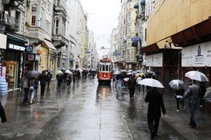 İstanbul'a yağış ve r&uuml;zgar uyarısı