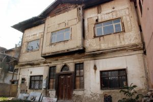 Esme Teyzenin tek bacağı ile yaşam m&uuml;cadelesi
