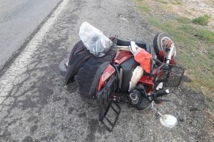 Otomobille elektrikli bisiklet &ccedil;arpıştı: 2 &ouml;l&uuml;, 2 yaralı