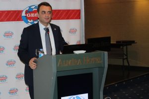 Bursa'da GESİAD'ın konuğu Y&uuml;ce Zerey oldu
