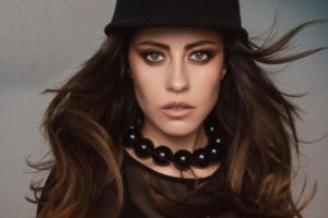 Derya Uluğ'dan yeni tekli: Nabız180