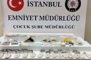 İstanbul'da zehir tacirlerine operasyon: 18 g&ouml;zaltı