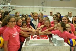Bursa BŞB Kadın Voleybol Takımı &ouml;ğrencilerle buluştu