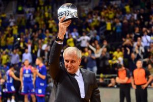 Yılın ko&ccedil;u &ouml;d&uuml;l&uuml; Obradovic'in