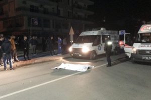 Otomobil bisikletli &ouml;ğrencilere &ccedil;arptı