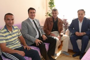 Bursa'da D&uuml;ndar'dan s&uuml;rpriz ev ziyareti