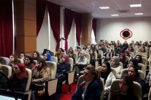 Bursa Yıldırım Belediyesi'nden &uuml;niversitelilere 'Mutlu Aile' semineri