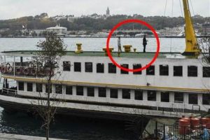 Mesaiyi bekleyen kaptanın istavrit keyfi!
