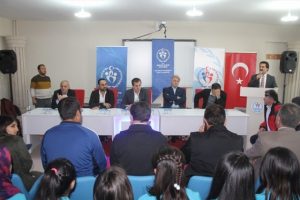 Efsane futbolcular gen&ccedil;lerle buluştu
