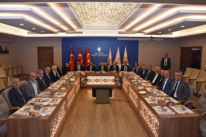 AK Parti Bursa İl Başkanı Salman, ge&ccedil;miş d&ouml;nem il başkanları ve milletvekilleriyle buluştu
