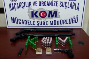 Denizli'de silah ve tarihi eser ka&ccedil;ak&ccedil;ılığı operasyonu