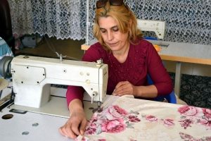 Hurdacıdan aldığı dikiş makinesiyle hayatı değişti