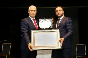Bursa'da Başkan Mustafa Bozbey'e "Cumhuriyet &Ouml;d&uuml;l&uuml;" verildi