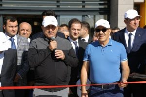 G&uuml;neydoğu'daki ilk golf sahasını Dışişleri Bakanı &Ccedil;avuşoğlu a&ccedil;tı