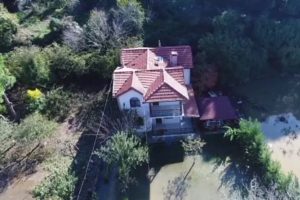Sular altında kalan mahalle havadan g&ouml;r&uuml;nt&uuml;lendi