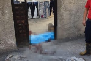 Yıkanan halıları g&ouml;t&uuml;rd&uuml;, &ccedil;&ouml;ken duvar altında kalarak &ouml;ld&uuml;