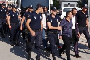 Mersin'de emlak dolandırıcılığı operasyonu: 28 g&ouml;zaltı