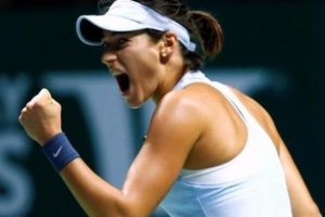 Wozniacki ve Garcia yarı finale y&uuml;kseldi