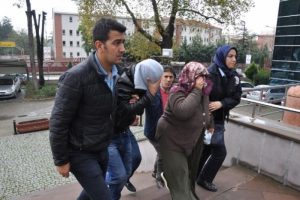 Bursa'da sahte altın satmaya &ccedil;alışan 3 kişi tutuklandı