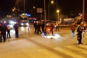 Yolcu otob&uuml;s&uuml;n&uuml;n &ccedil;arptığı &ccedil;ocuk &ouml;ld&uuml;