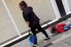 &Ccedil;ocuğunu yerde s&uuml;r&uuml;kleyen anne konuştu