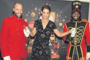 Katie Holmes'den yeni yıl oyuncakları