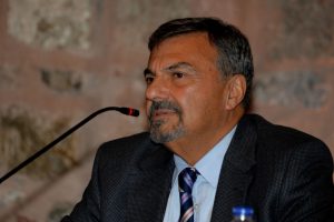 Prof. Dr. K&ouml;ni Bursa'da: "ABD silah verdiği Irak'a artık s&ouml;z ge&ccedil;iremiyor"
